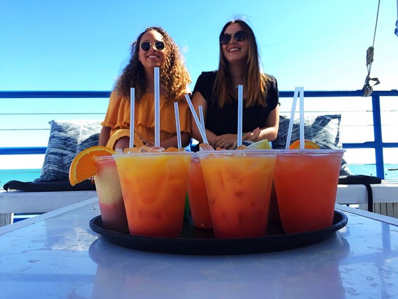 Castaways Bar & Grill